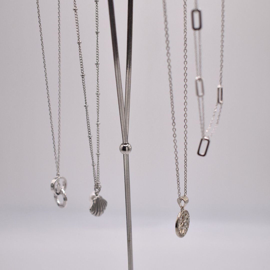 Collares plateados